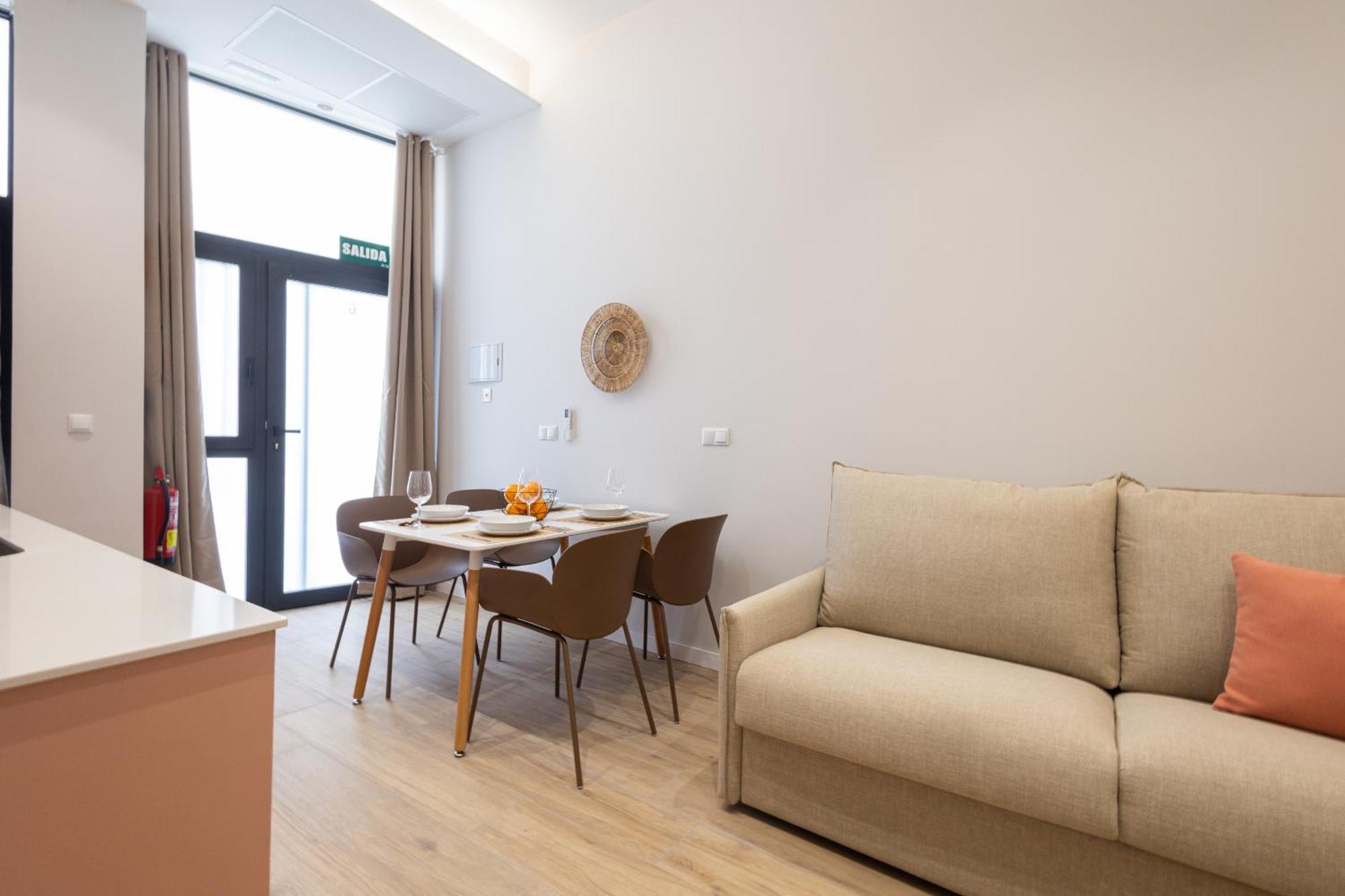 Florit Flats - The Trafalgar Apartment *