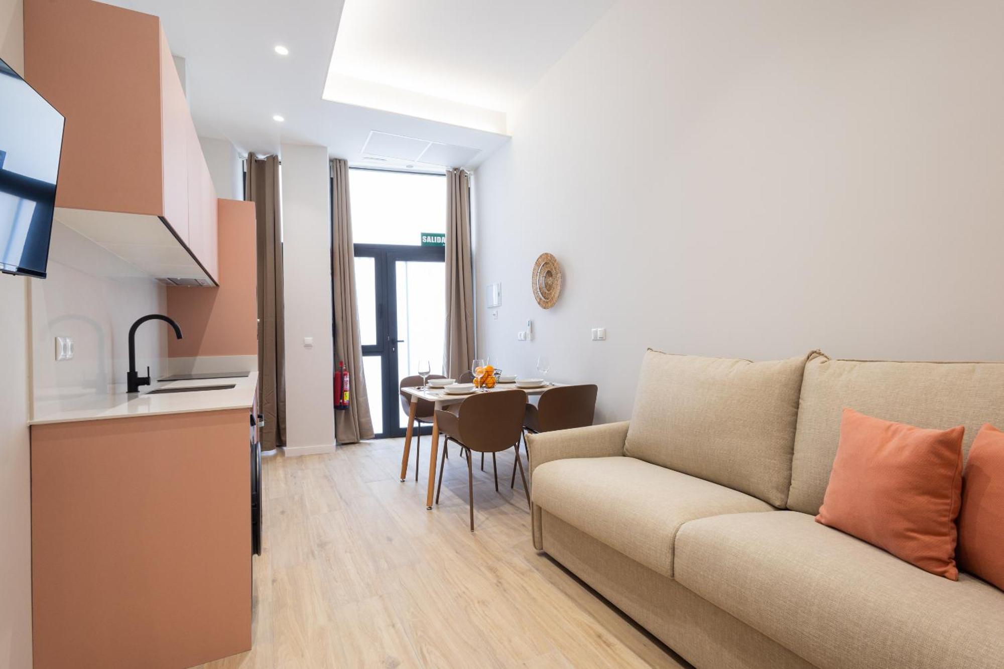 Florit Flats - The Trafalgar Apartment